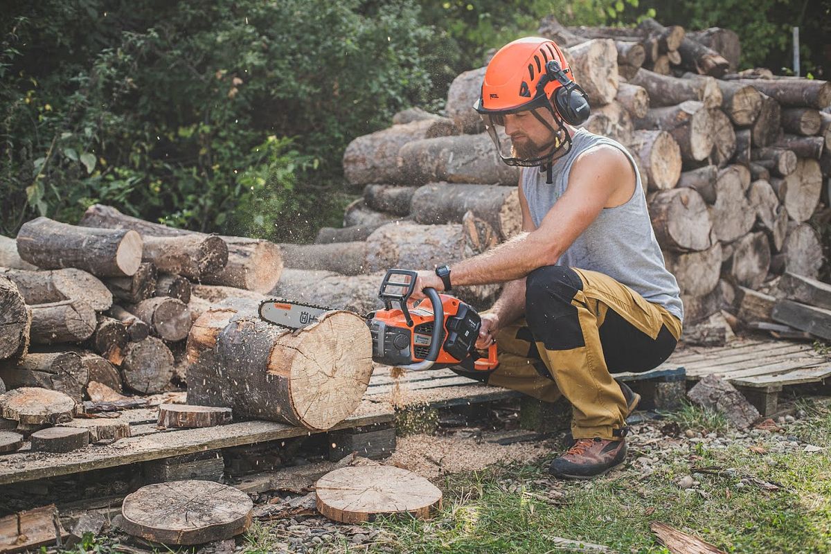 Husqvarna 540i XP Akkumotorsäge wird getestet
