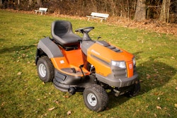 Husqvarna Rasentraktor TC 138 - B-Ware mit Deflektor
