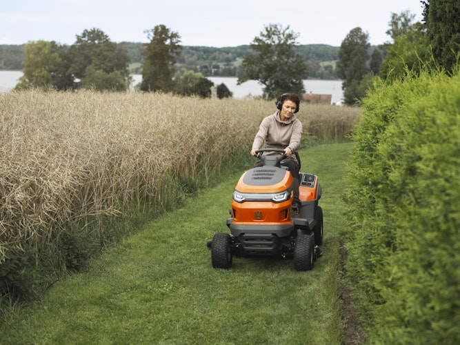 Husqvarna Rasentraktor TS 215T mit Seitenauswurf