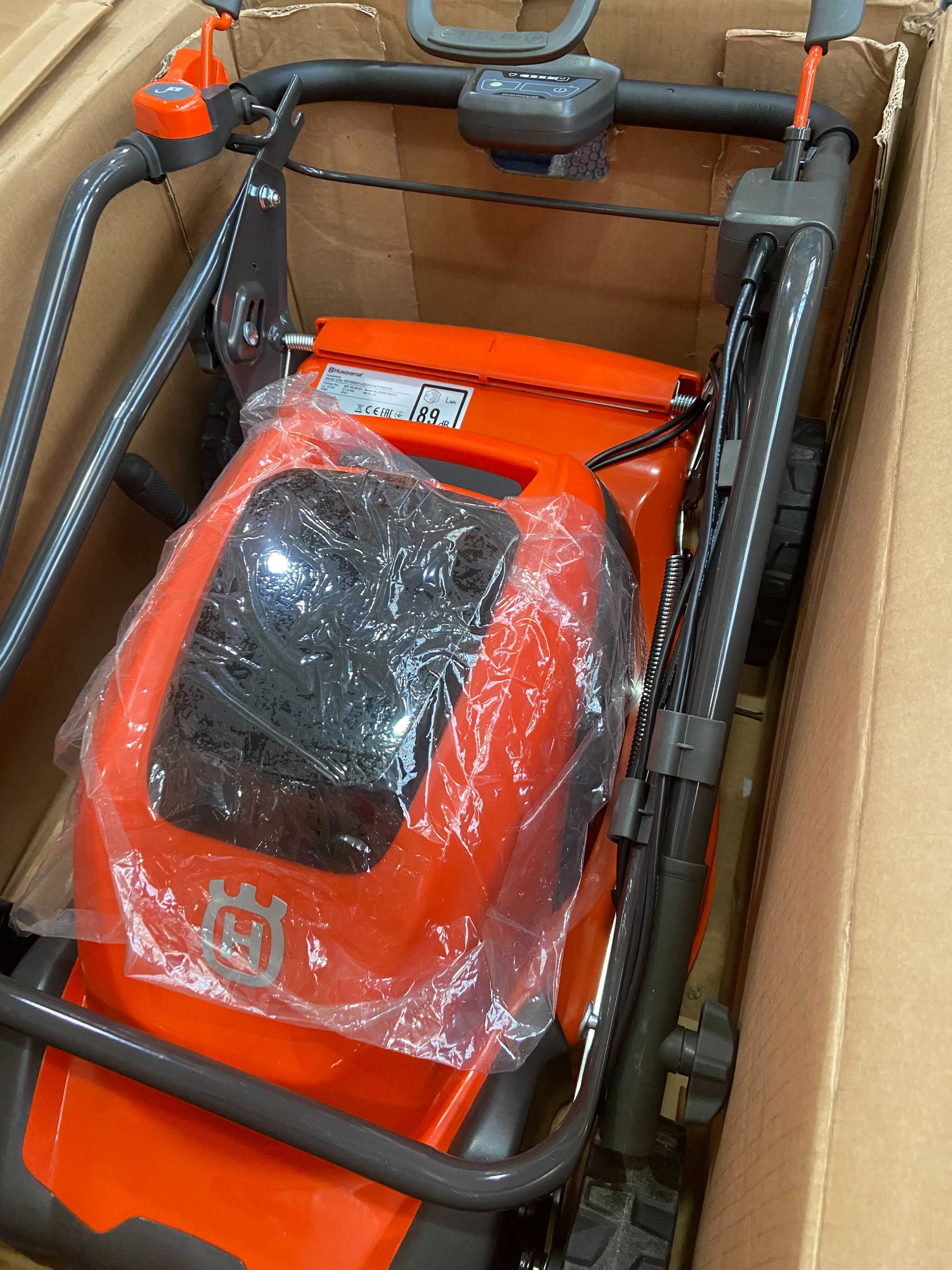 Husqvarna Akku-Rasenmäher LC 141iV (141VLi) - B-Ware